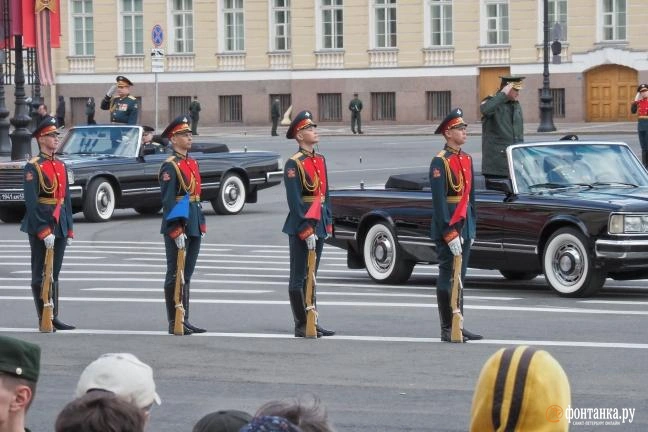 На Дворцовой площади прошла репетиция Парада Победы 9 мая | Источник: Михаил Огнев / «Фонтанка.ру»