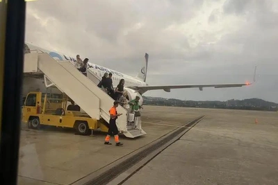 Самолет Москва–Дубай экстренно сел в Сочи