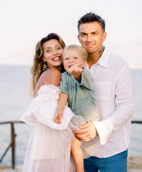 Регина Тодоренко с сыном и мужем | Источник: Соцсети