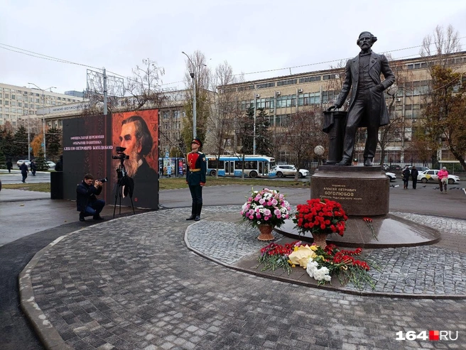 Открытие памятника знаменитому русскому художнику | Источник: Семен Коротов-Майбах / 164.RU