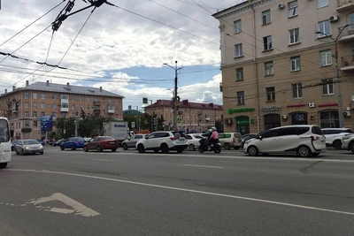 Массовое ДТП в Омске: 8 пострадавших, пробки