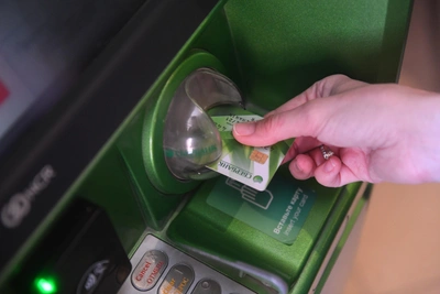 Expert advises changing bank cards every 3-5 years for security