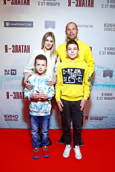 Редкий выход Игнашевича с семьей, Борисова с дочерью после ссоры: звезды на премьере «Я — Златан»