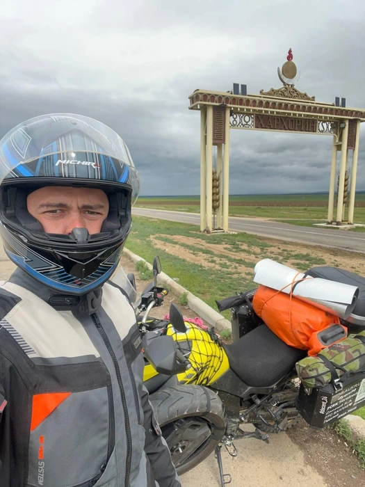 Егор возле города Хархорина в Монголии | Источник: «Nomade ADV» / Telegram