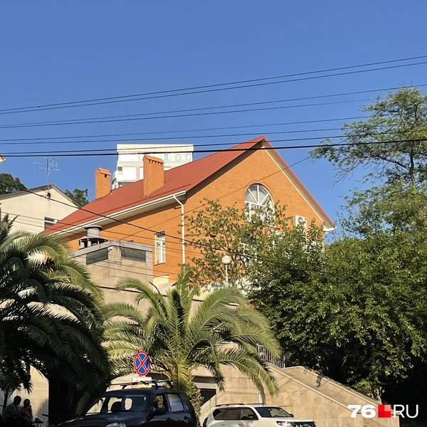 Все дома разные, но это не выглядит нелепо | Источник: Кирилл Поверинов / 76.RU