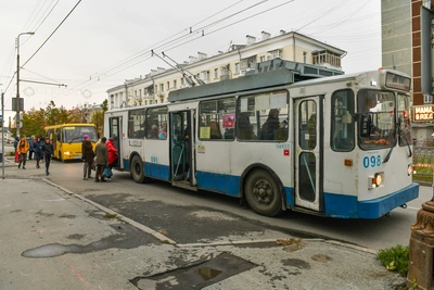 Два автобуса и троллейбус в Екатеринбурге изменят маршруты