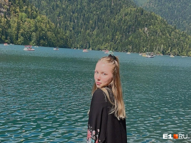 Девушка после пятого класса ушла на дистанционное образование, а еще у Евгении очень неординарная семья | Источник: Евгения Гливинская 