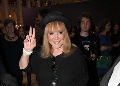 Шахназаров глумится над Пугачевой: «Домой приехала бабуля. Скучала по рабам и быдлу»