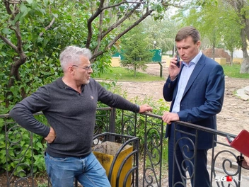 А тот на повышенных тонах беседовал с главой Южного округа | Источник: Владислав Митрошин / 56.RU