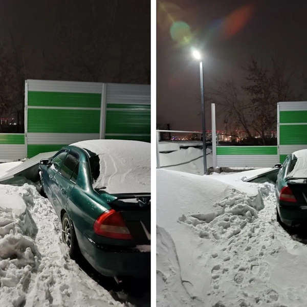Зимой забор упал на припаркованный автомобиль, после этого ограждение убрали, ущерб владельцу автомобиля компенсировали. В пресс-службе объяснили, что фундамент зальют новый, а установят забор | Источник: предоставлено местными жителями