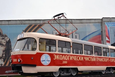 Маршрутка и легковушка столкнулись на трамвайных путях в Ульяновске