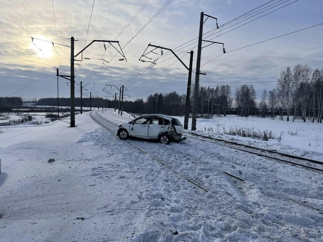 Машина получила серьезные повреждения | Источник: Госавтоинспекция Алтайского края