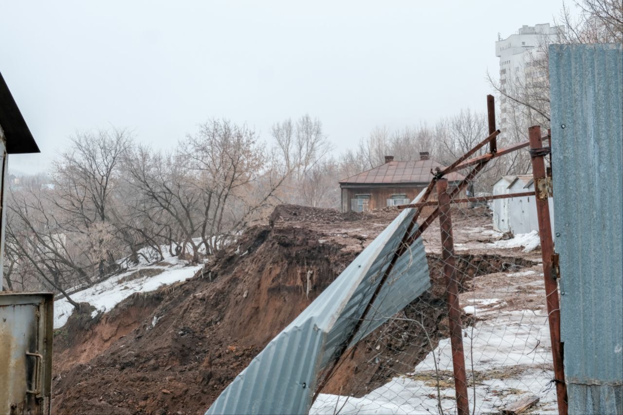 Овраг у монумента Дружбы в Уфе стал еще шире: фотографии - 1 апреля 2024 -  УФА1.ру