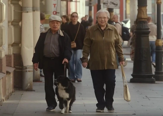 Фильм о двух людях, сохранивших важные качества спустя десятилетия | Источник: Скриншот трейлера фильма «Двое в одной жизни, не считая собаки»