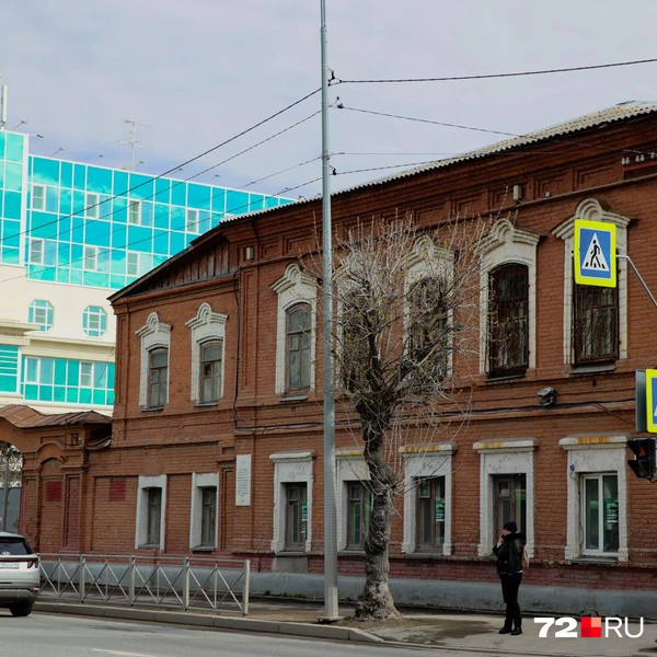 Вардропперы жили в доме, который раньше принадлежал купцу Андрею Яковлевичу Максимову | Источник: Ирина Шарова / 72.RU