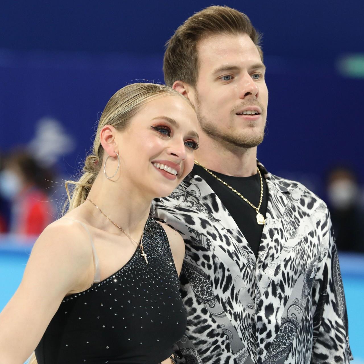 Кровь фигуристки залила лед: Никита Кацалапов рассек коньком ногу Виктории Синициной, ее госпитализировали