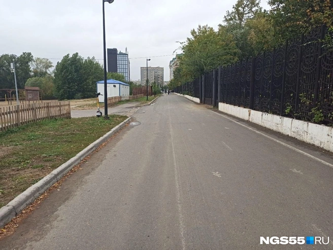 Едва заметная разметка у Центрального пляжа | Источник: Ольга Васильева / NGS55.RU