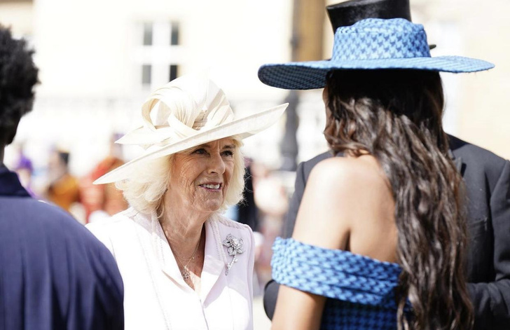 Королева Великобритании Камилла официально отказалась от использования натурального меха