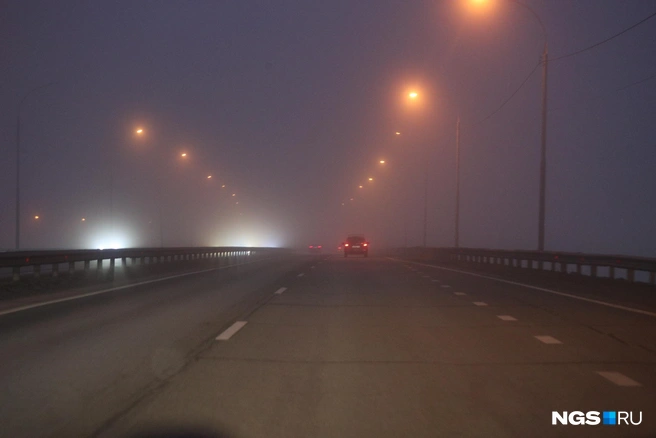 Над рекой дымка выглядит еще более загадочно | Источник: Андрей Бортко / NGS.RU