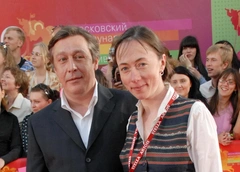 Первая жена Ефремова не верит, что он изменил Кругликовой с Белоусовой: «Это душевные отношения»