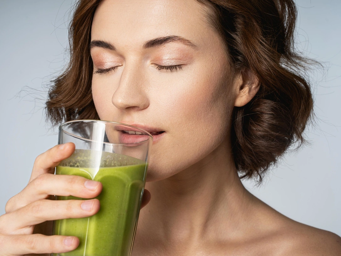 Эликсиры молодости: 5 лучших напитков, которые полезно пить натощак — попробуйте утром | marieclaire.ru
