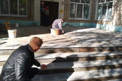 В детсаду № 184 завершают ремонт входной группы