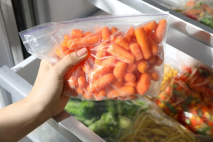 Всего одна ошибка при хранении продуктов, которая вызывает рак, диабет и другие болезни — и вы тоже ее делаете | Источник: New Africa/Shutterstock/Fotodom.ru