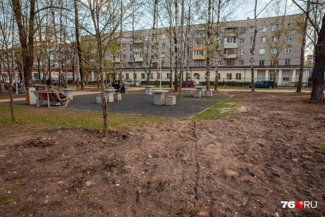 Благоустройство&nbsp;— это хорошо, только нужно его довести до конца | Источник: Александр Куренной / 76.RU 