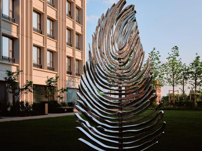 Арт-объект во дворе, штучная работа эксклюзивно для квартала «На Декабристов» | Источник: ООО «Брусника»