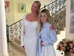 Волочкова показала исхудавшую дочь — подписчики в шоке: «Доводит себя по примеру матери»