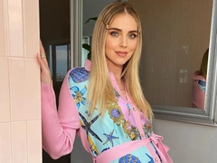 Самая красивая блогерша Европы стала мамой во второй раз
