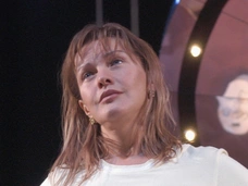 Елена Проклова: «Девочка в 15 лет мечтает о любви, а не о мужике, который справляет нужду»