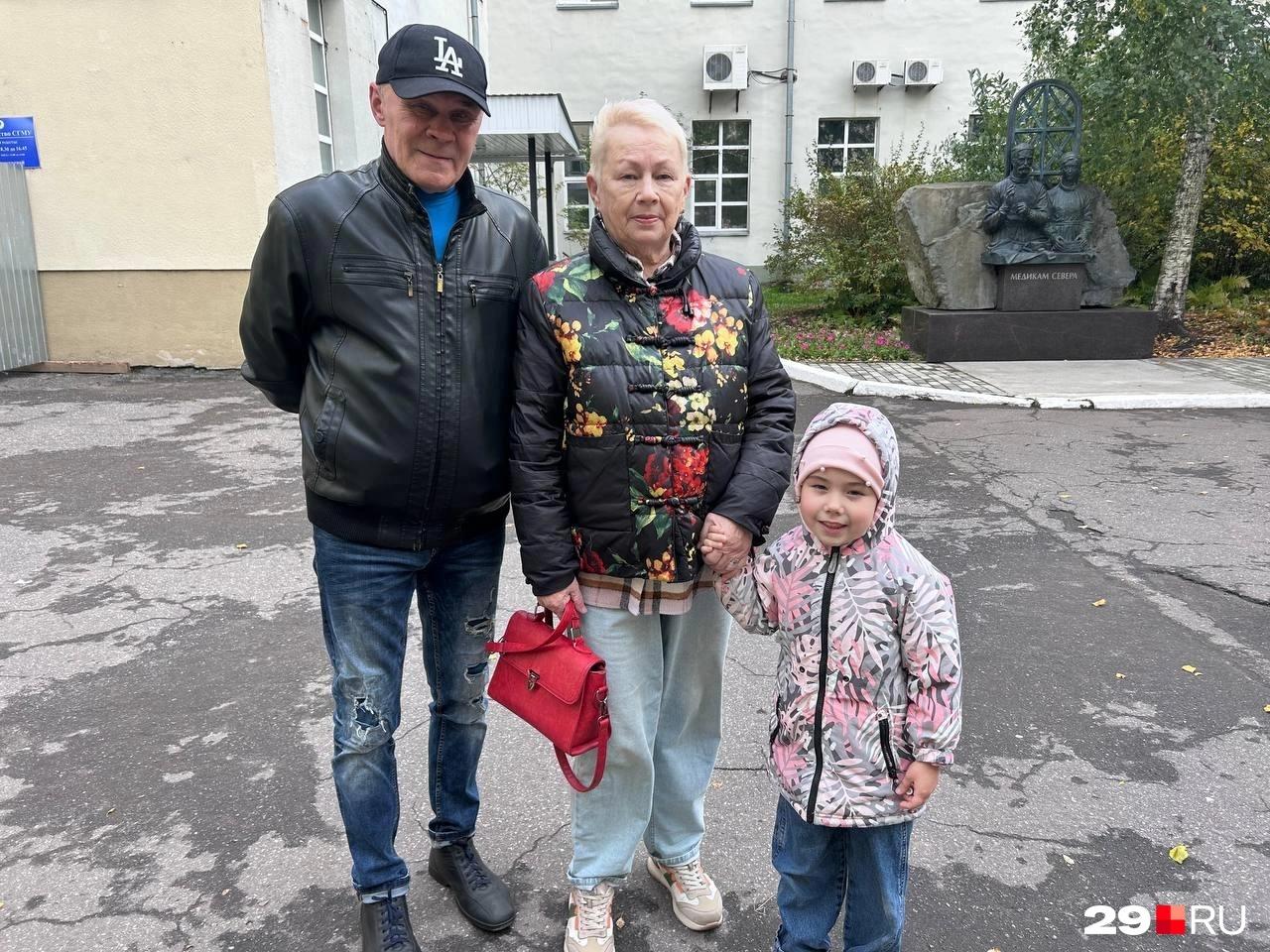 «Медицина — это ужас!»: жители Архангельска пришли голосовать — решения каких проблем ждут избирате…
