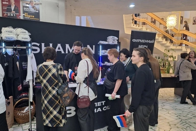 Толпа курганцев на концерте SHAMANа у филармонии