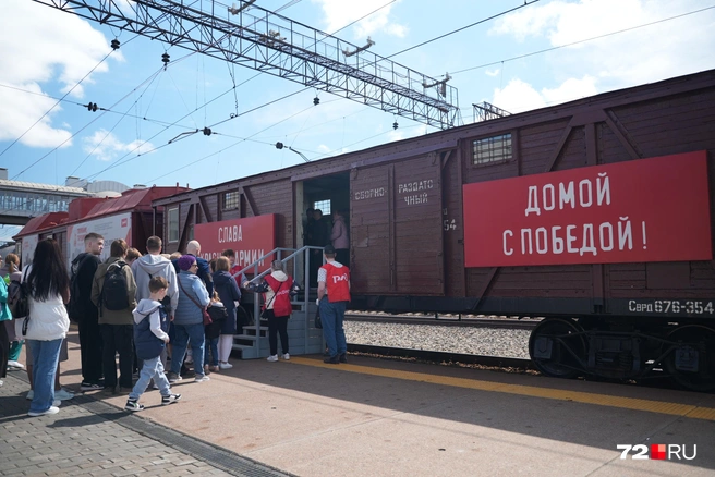 Очереди выстраивались во все вагоны | Источник: Илья Чикотин / 72.RU