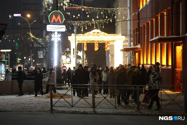 Горожане приходили заранее  | Источник: Александр Ощепков / NGS.RU