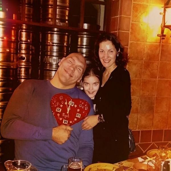 Николай Валуев с женой и дочерью