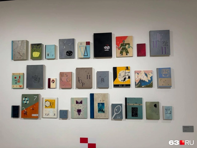 Это необычные книги. Их нельзя прочитать, и они никогда не существовали, но выглядят как настоящие | Источник: Ксения Бирюкова / 63.RU