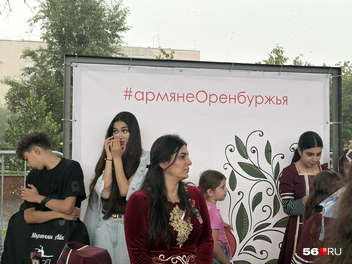 Но даже в спешке не забывали рассказывать гостям о своих традициях | Источник: Николай Сальников / 56.RU