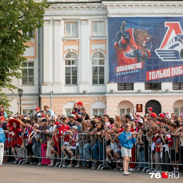 Все хотели посмотреть на чемпионов  | Источник: Александр Куренной / 76.RU