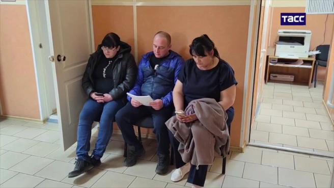 Первое заседание прошло у отца из Красной Сопки | Источник: ТАСС / Сибирь / Telegram