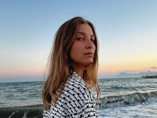 Лицо со шрамом. Солистка группы «2Маши» Шейх впервые появилась на публике после реанимации и комы