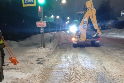 В Костроме круглосуточно убирают снег с дорог