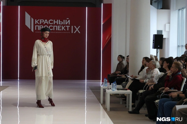 Многие дизайнеры отталкивались от русских народных мотивов  | Источник: Андрей Бортко / NGS.RU 