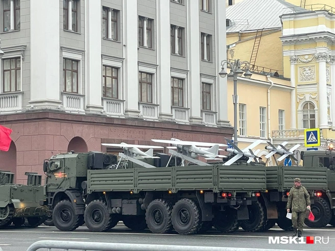Военная техника уже в Театральном проезде | Источник: Татьяна Зудакова / MSK1.RU