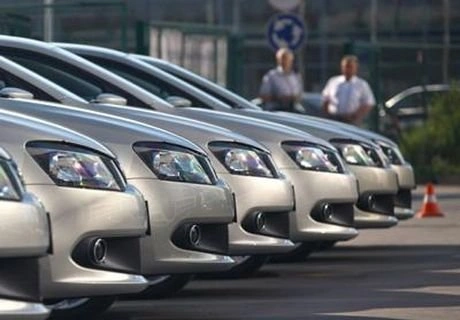 Производство легковых авто в РФ сократилось на 40% | ya62.ru