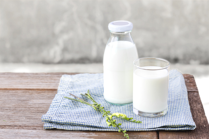 Правда ли, что молоко полезнее йогурта: мнение врача