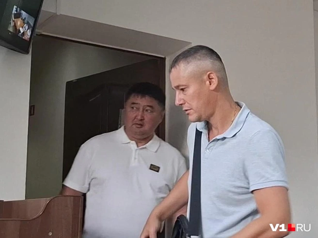 Потерпевший от блогера Рашид Карсаков в зале суда | Источник: читатели V1.RU