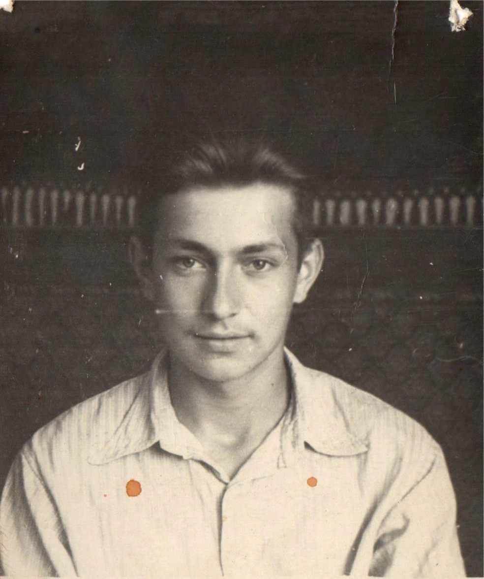 В этих чертах очень сложно разглядеть будущий образ панк-скомороха | Источник: Музей Б. У. Кашкина / Vk.com