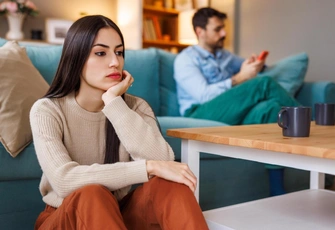 «О чем можно говорить с женой? Ей не хватает разговоров, а мне — тем для них после 10 лет брака»